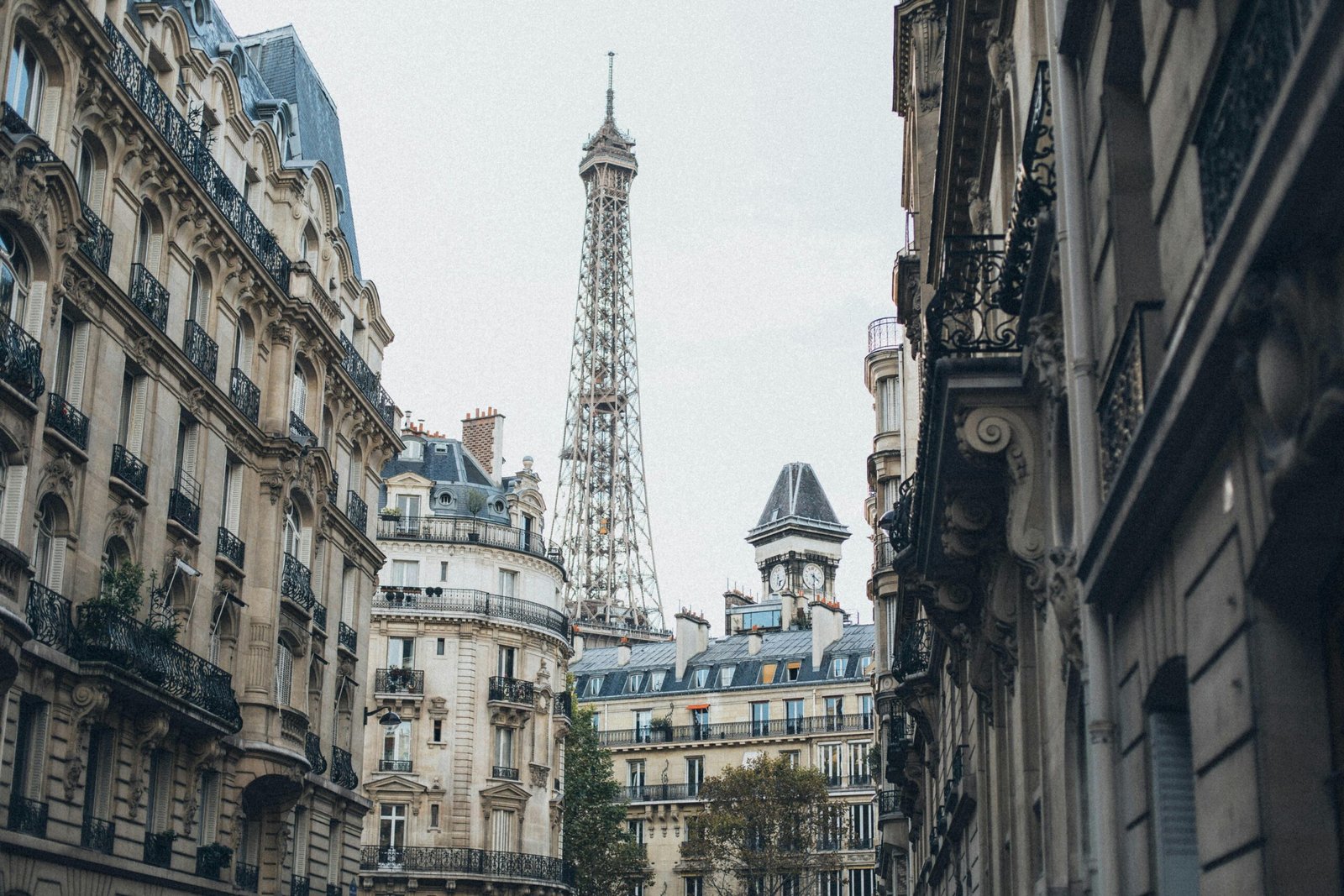 Image of the Eiffel Tower in Paris